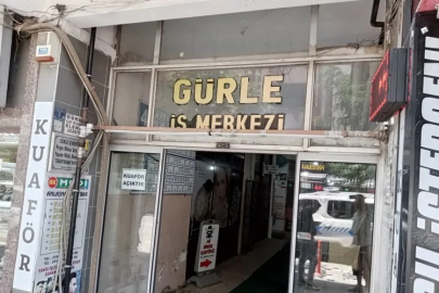 Bursa Gemlik'teki iş merkezi yıkılmayı bekliyor